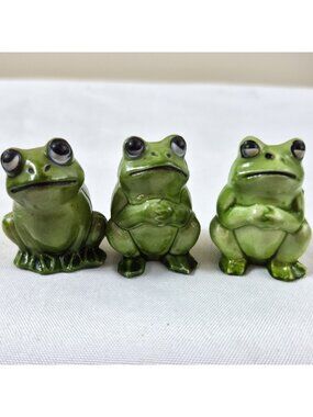 Vintage Hong Kong Frog Figurines Set of 3 Green Big Eye Shelf Sitters